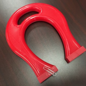 giant horseshoe magnet w paperclip